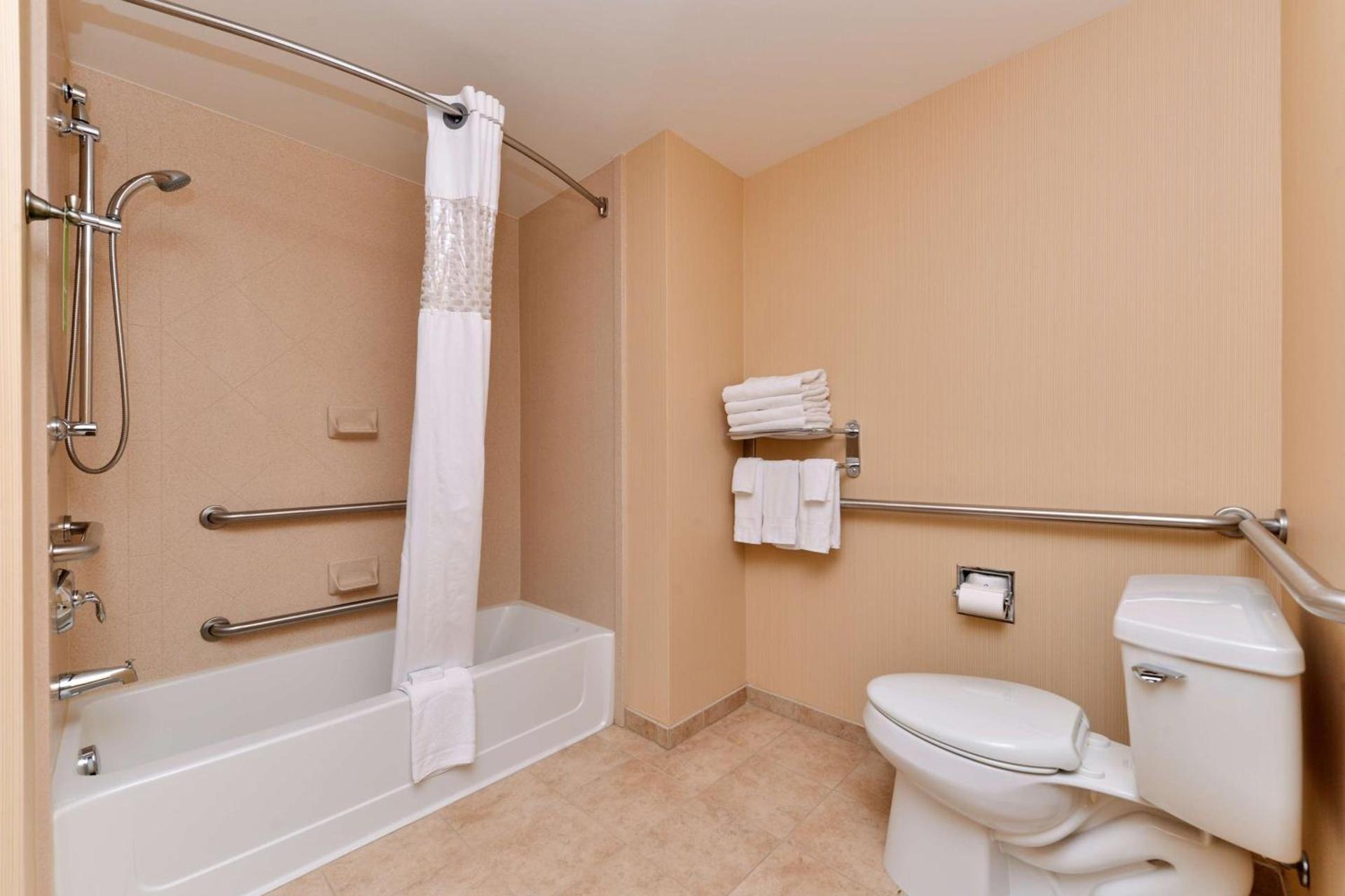 Hampton Inn Evanston photo 34