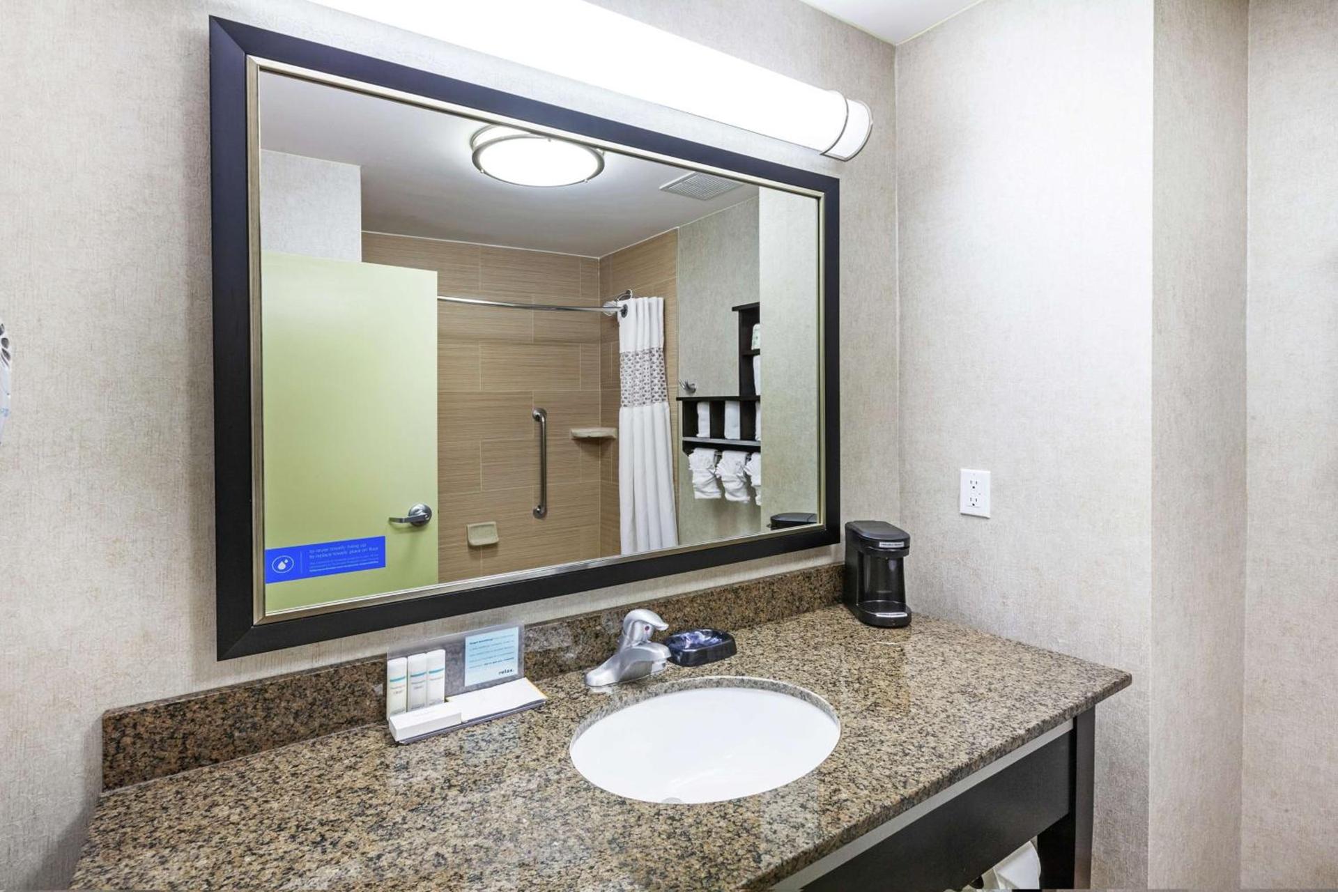 Hampton Inn & Suites Houston/League City photo 13