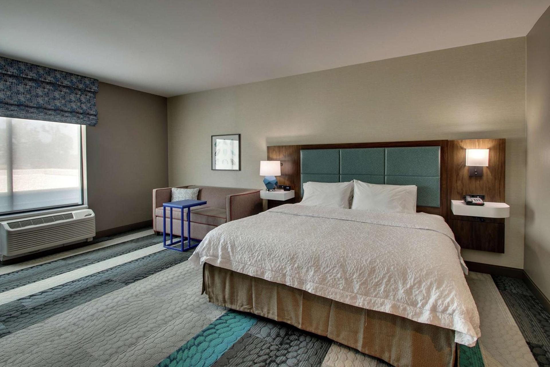 Hampton Inn & Suites By Hilton Southport photo 31