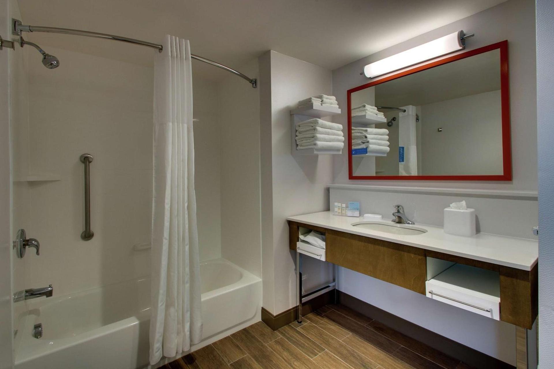 Hampton Inn & Suites By Hilton Southport photo 46