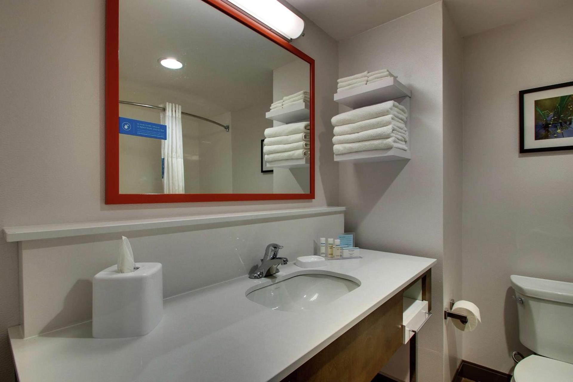 Hampton Inn & Suites By Hilton Southport photo 48