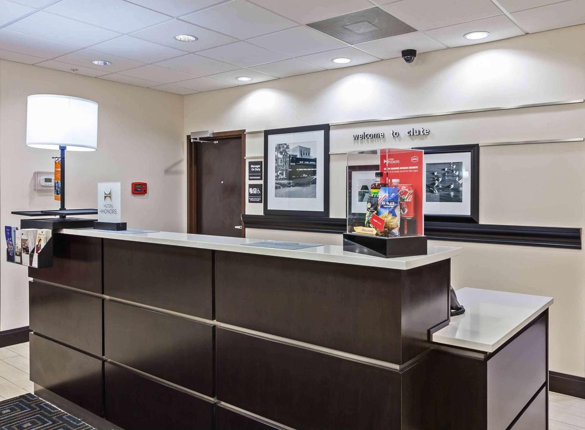 Hampton Inn and Suites Lake Jackson-Clute photo 4