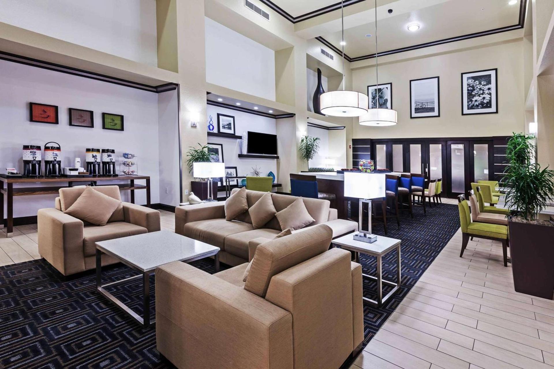 Hampton Inn and Suites Lake Jackson-Clute photo 5