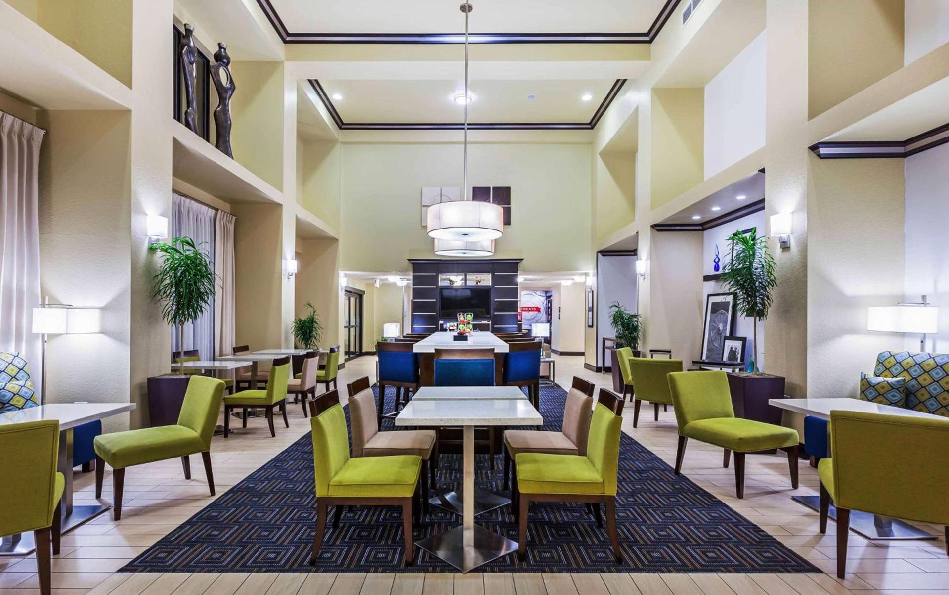Hampton Inn and Suites Lake Jackson-Clute photo 7