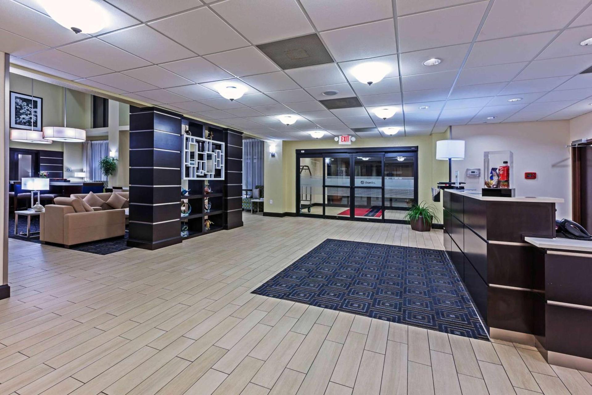 Hampton Inn and Suites Lake Jackson-Clute photo 8