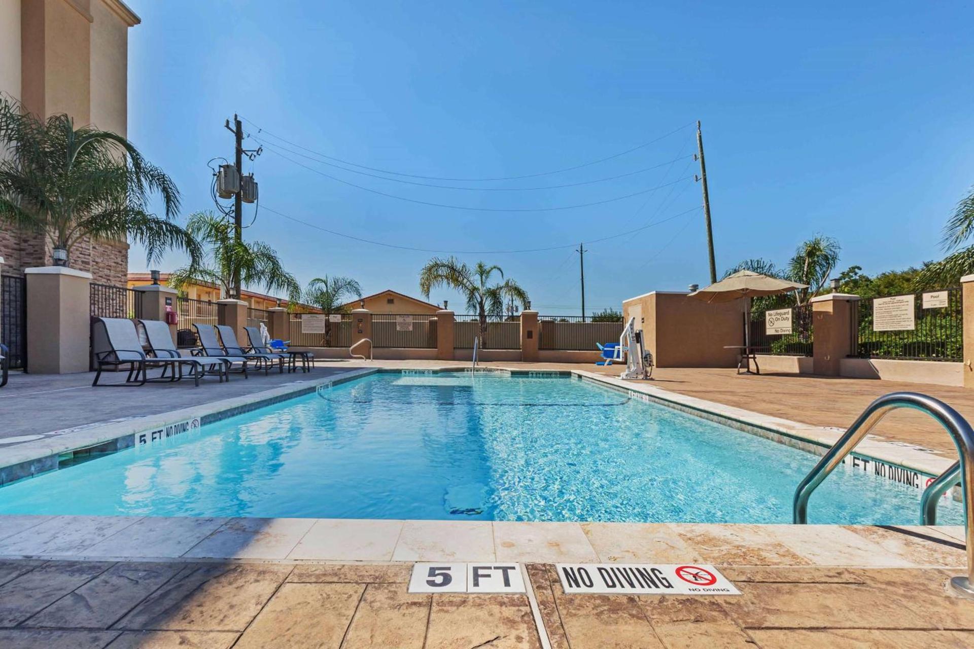 Hampton Inn and Suites Lake Jackson-Clute photo 9
