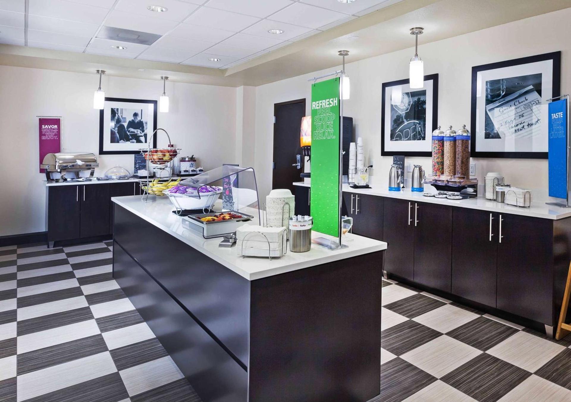 Hampton Inn and Suites Lake Jackson-Clute photo 11