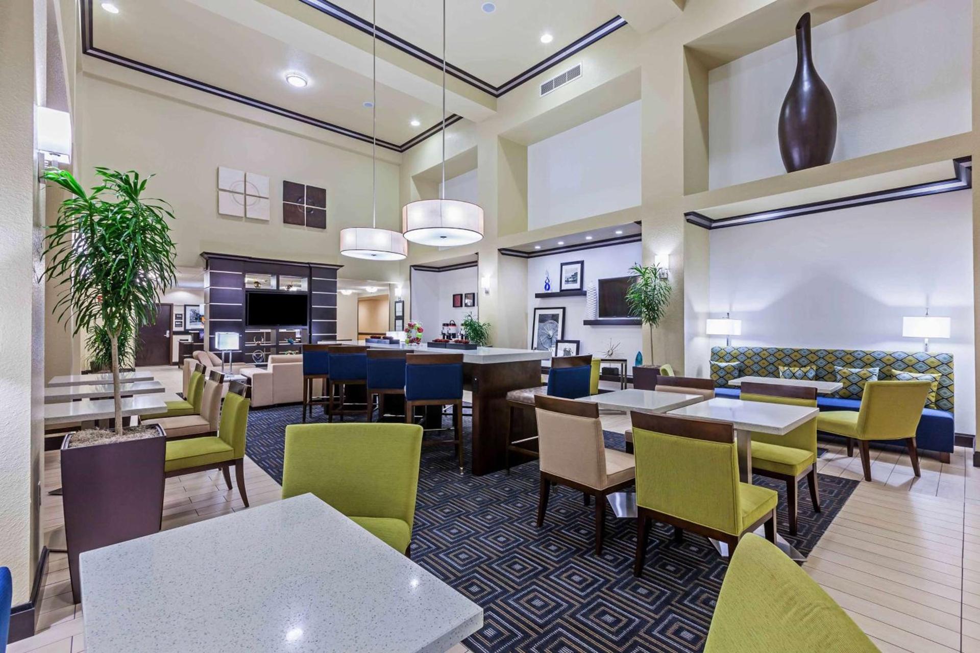 Hampton Inn and Suites Lake Jackson-Clute photo 12