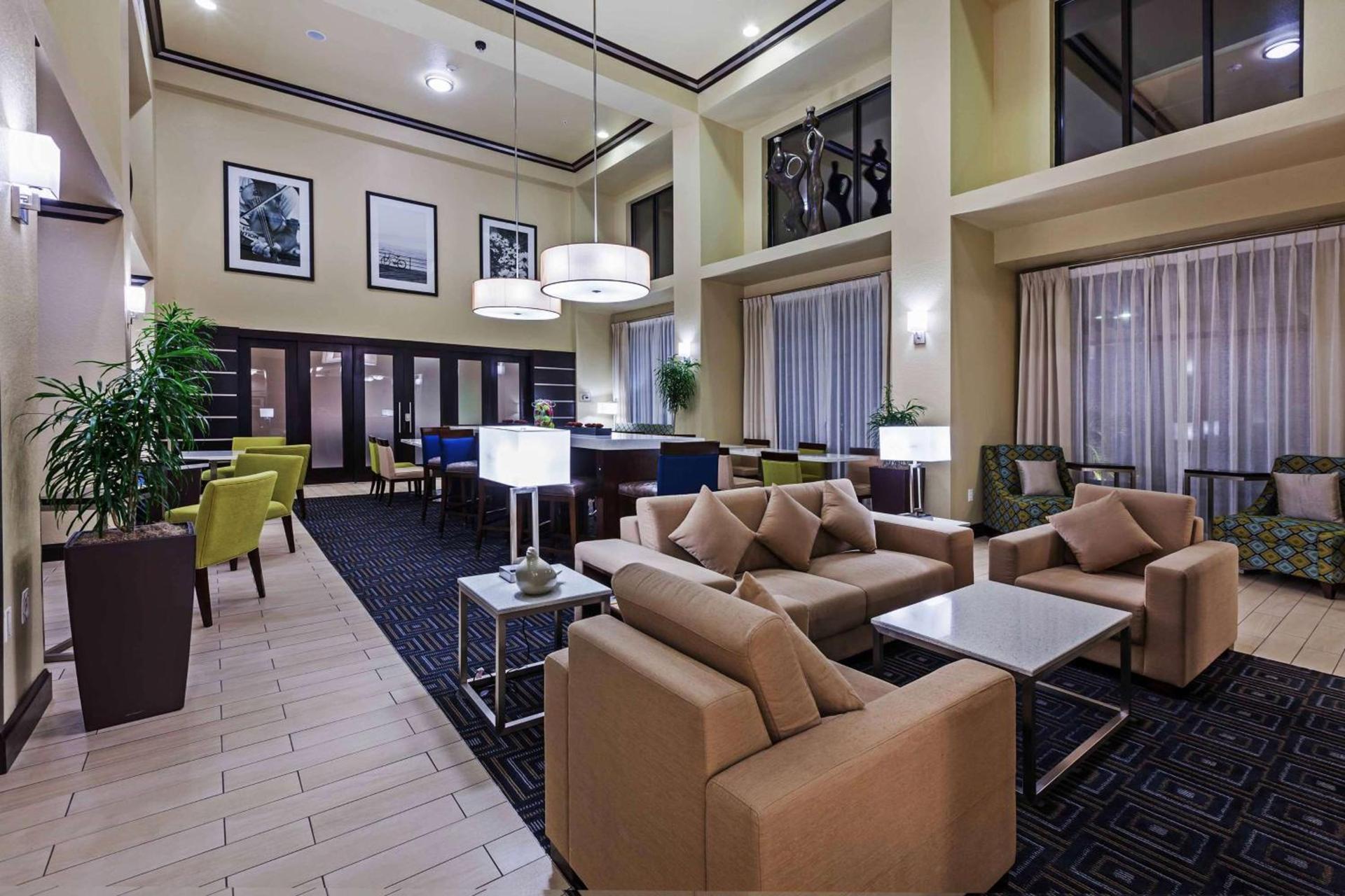 Hampton Inn and Suites Lake Jackson-Clute photo 21