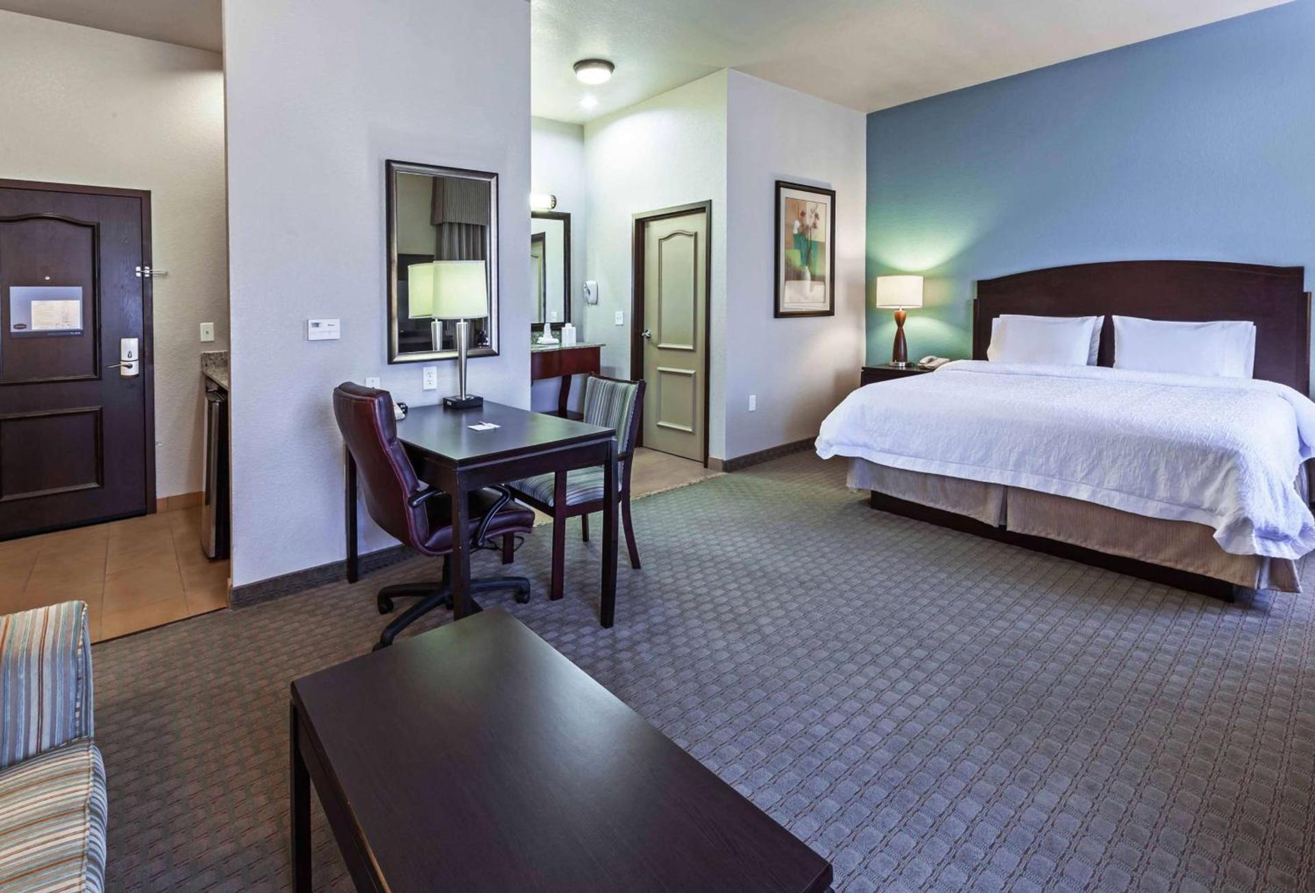Hampton Inn and Suites Lake Jackson-Clute photo 23