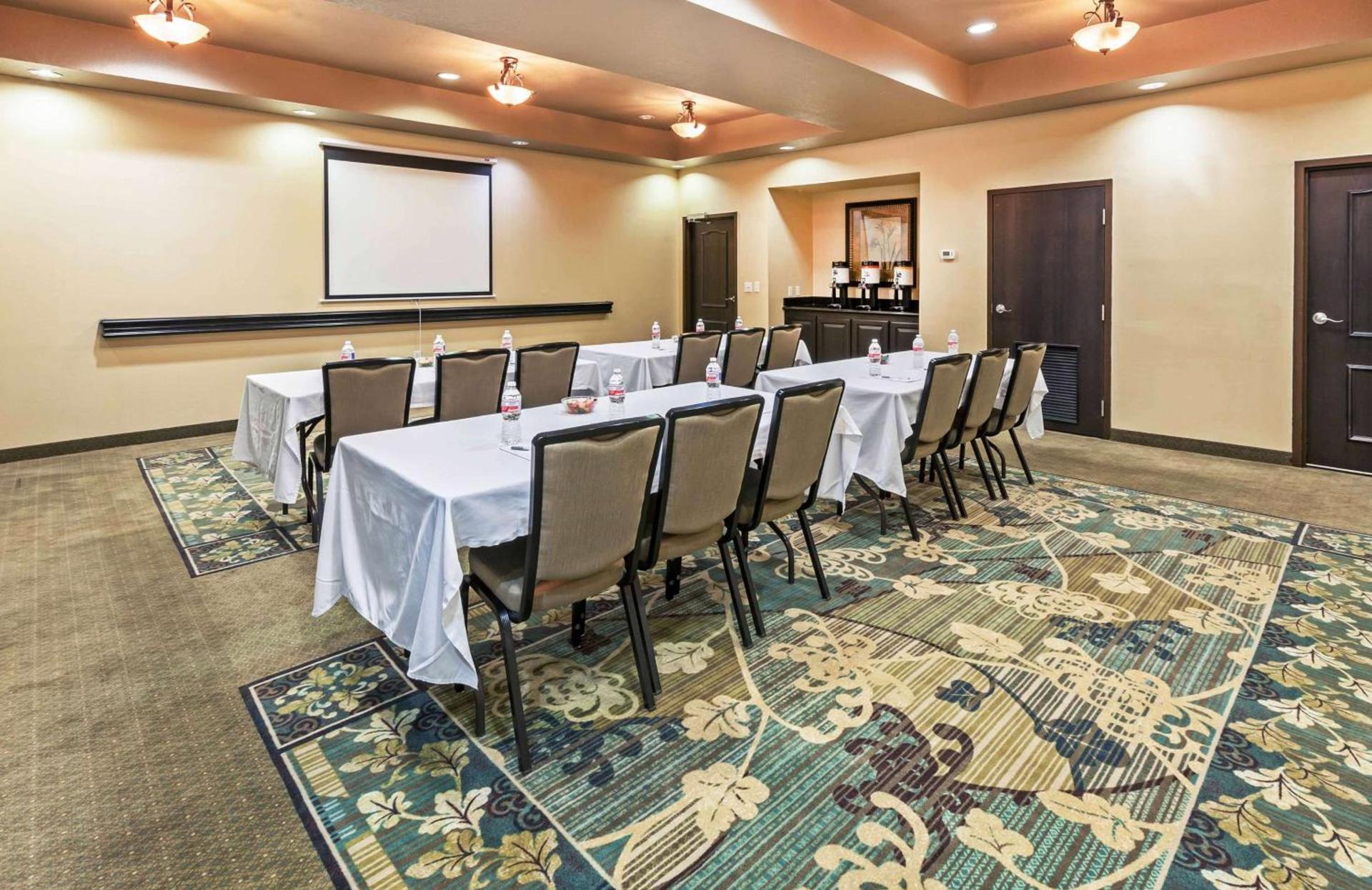 Hampton Inn and Suites Lake Jackson-Clute photo 32