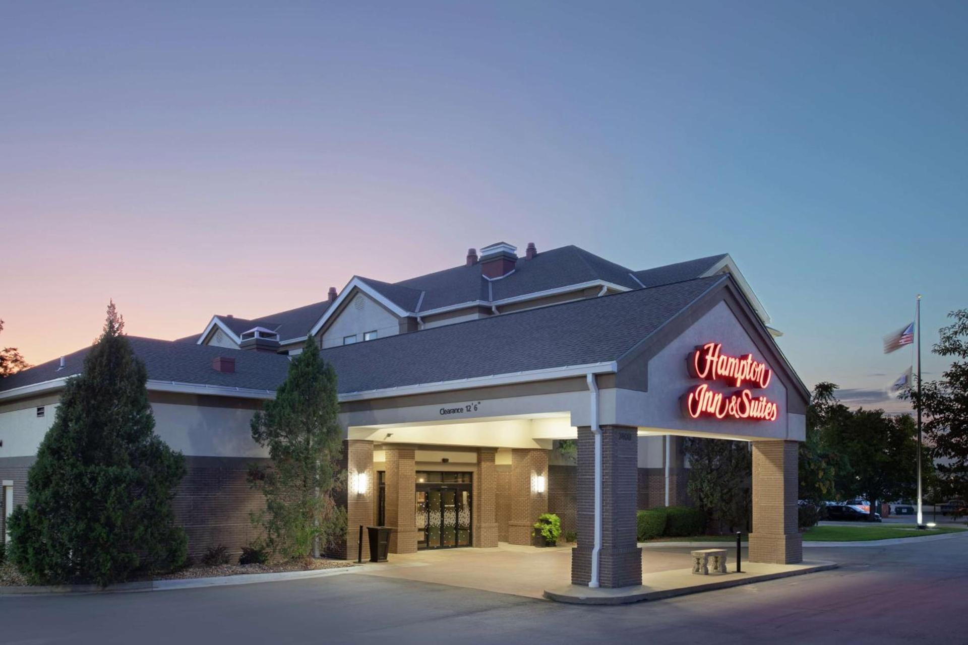 Hampton Inn & Suites Kansas City-Merriam photo 2
