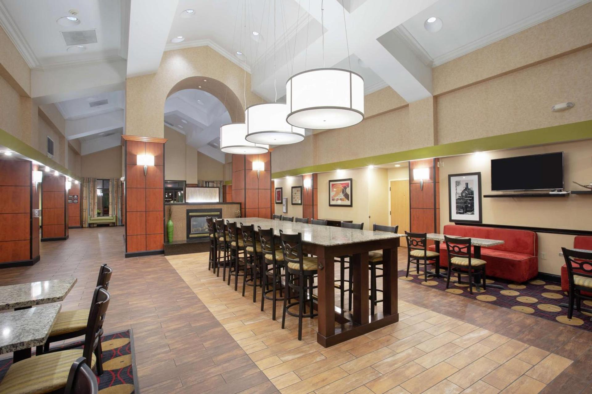 Hampton Inn & Suites Kansas City-Merriam photo 3