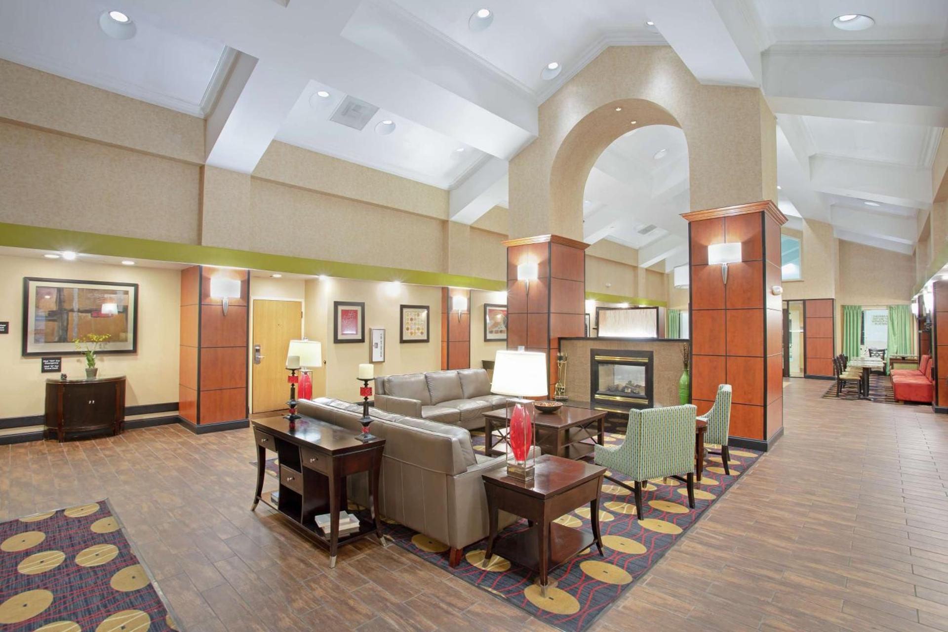 Hampton Inn & Suites Kansas City-Merriam photo 4