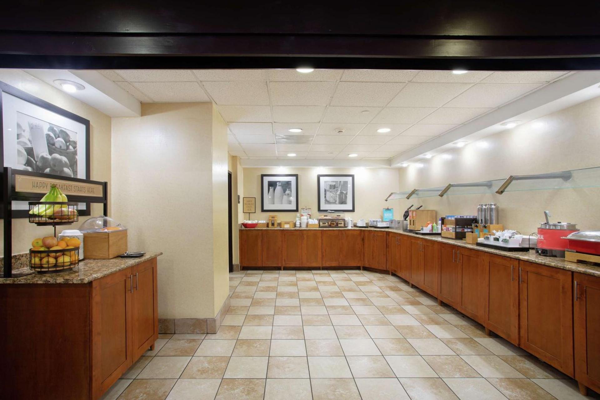 Hampton Inn & Suites Kansas City-Merriam photo 7