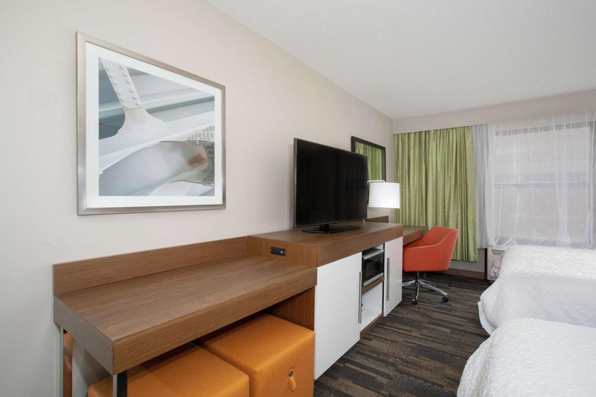 Hampton Inn & Suites Kansas City-Merriam photo 15