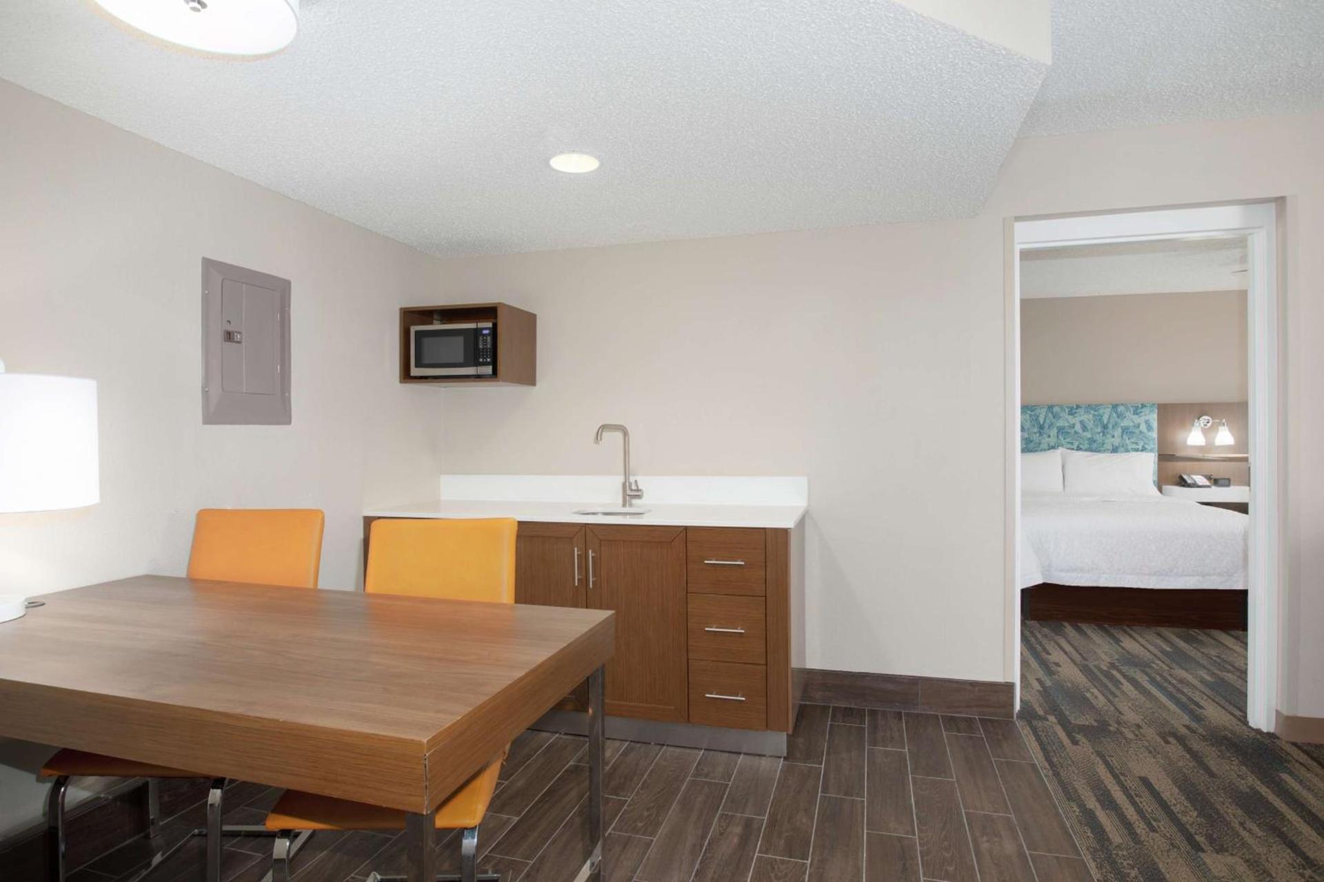 Hampton Inn & Suites Kansas City-Merriam photo 24