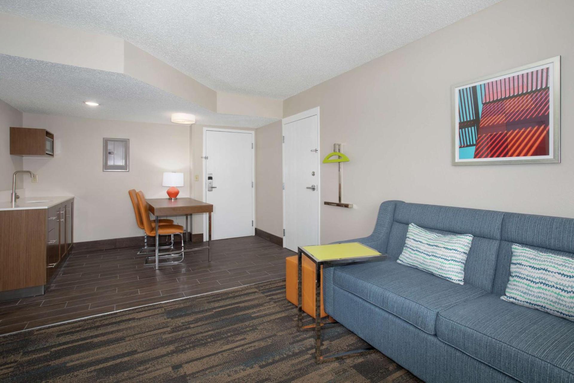 Hampton Inn & Suites Kansas City-Merriam photo 25