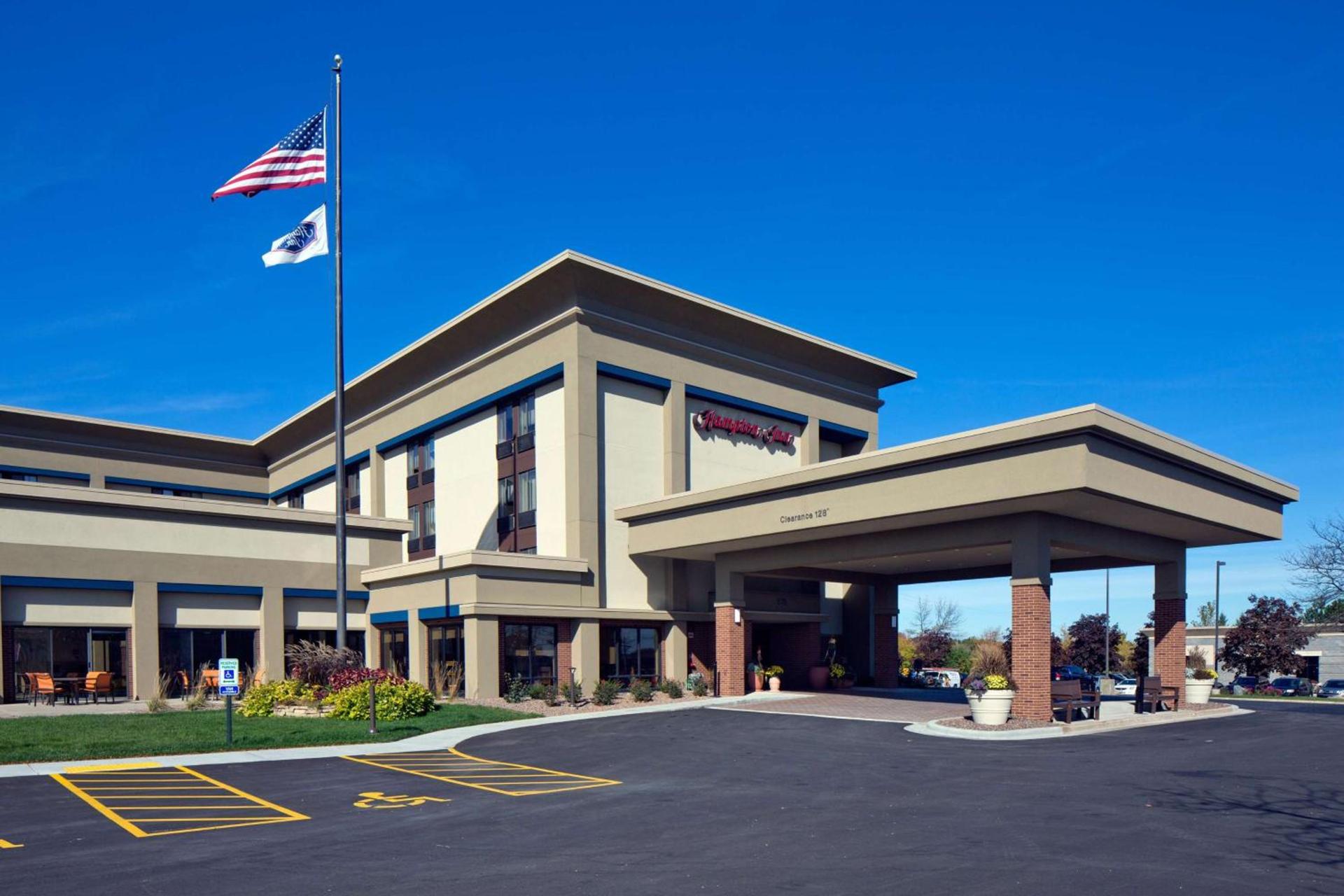 Hampton Inn Milwaukee Brookfield photo 2