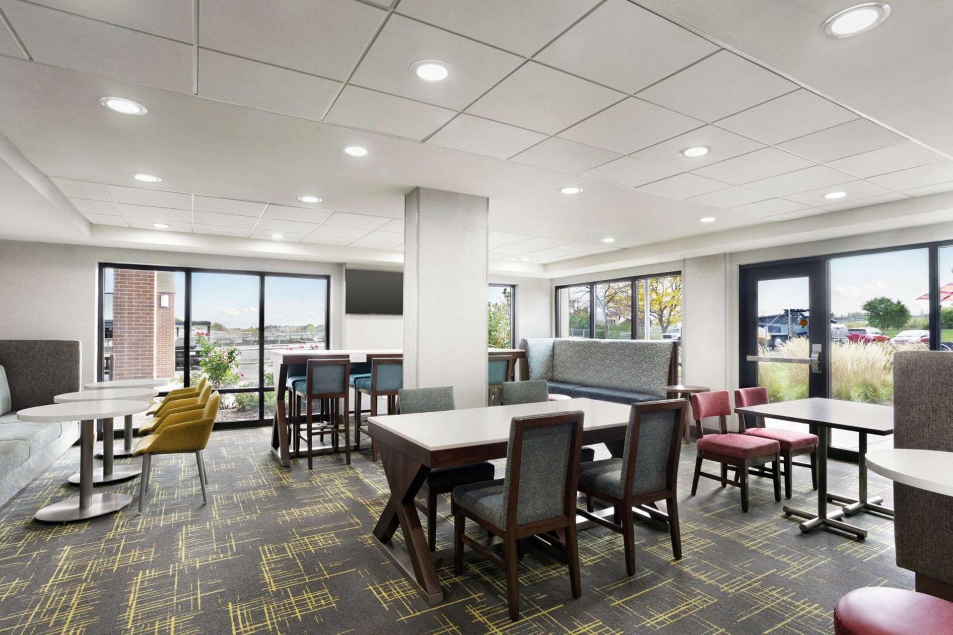 Hampton Inn Milwaukee Brookfield photo 9