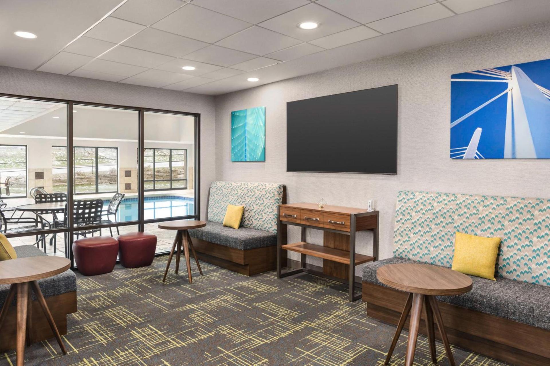 Hampton Inn Milwaukee Brookfield photo 11