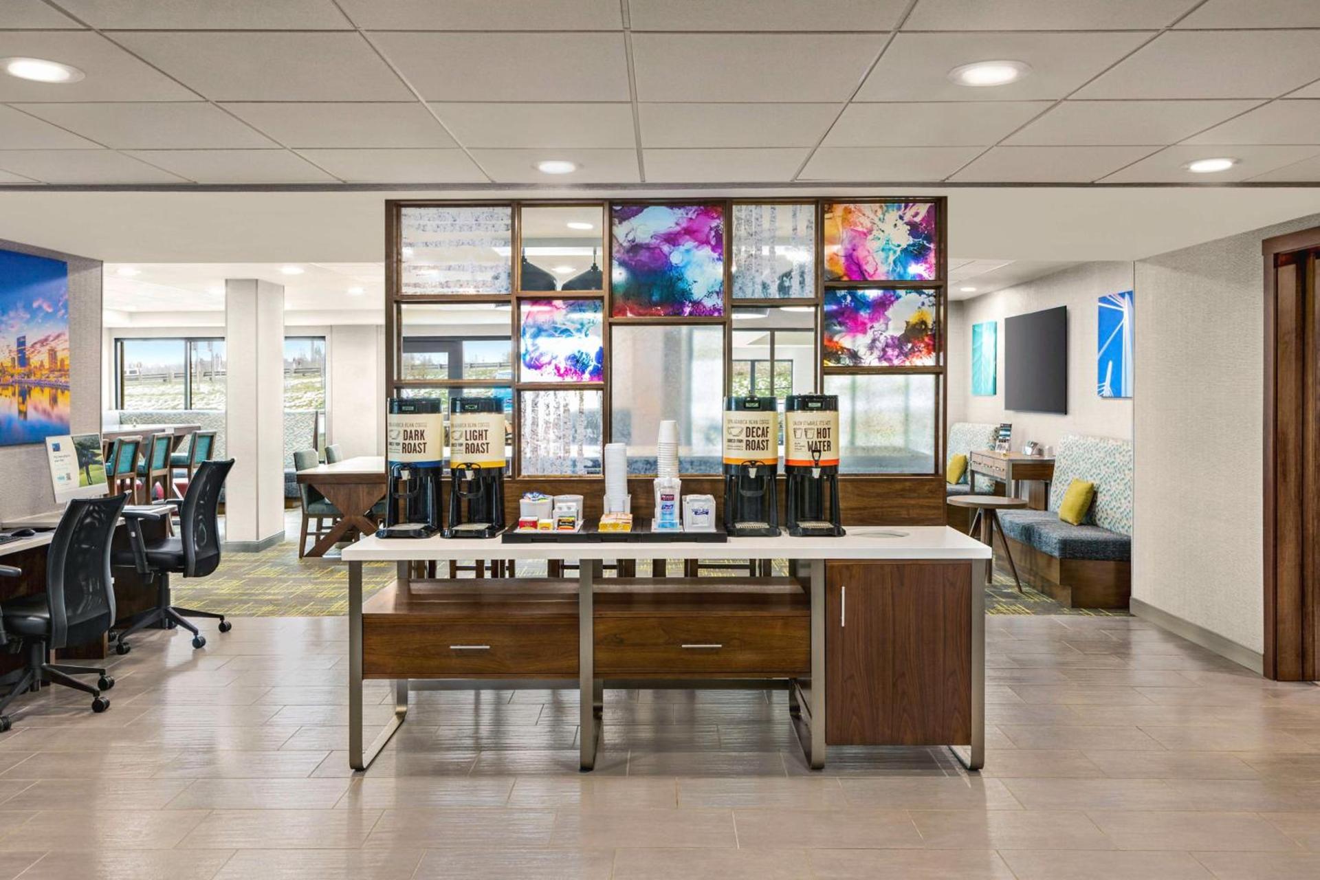Hampton Inn Milwaukee Brookfield photo 10