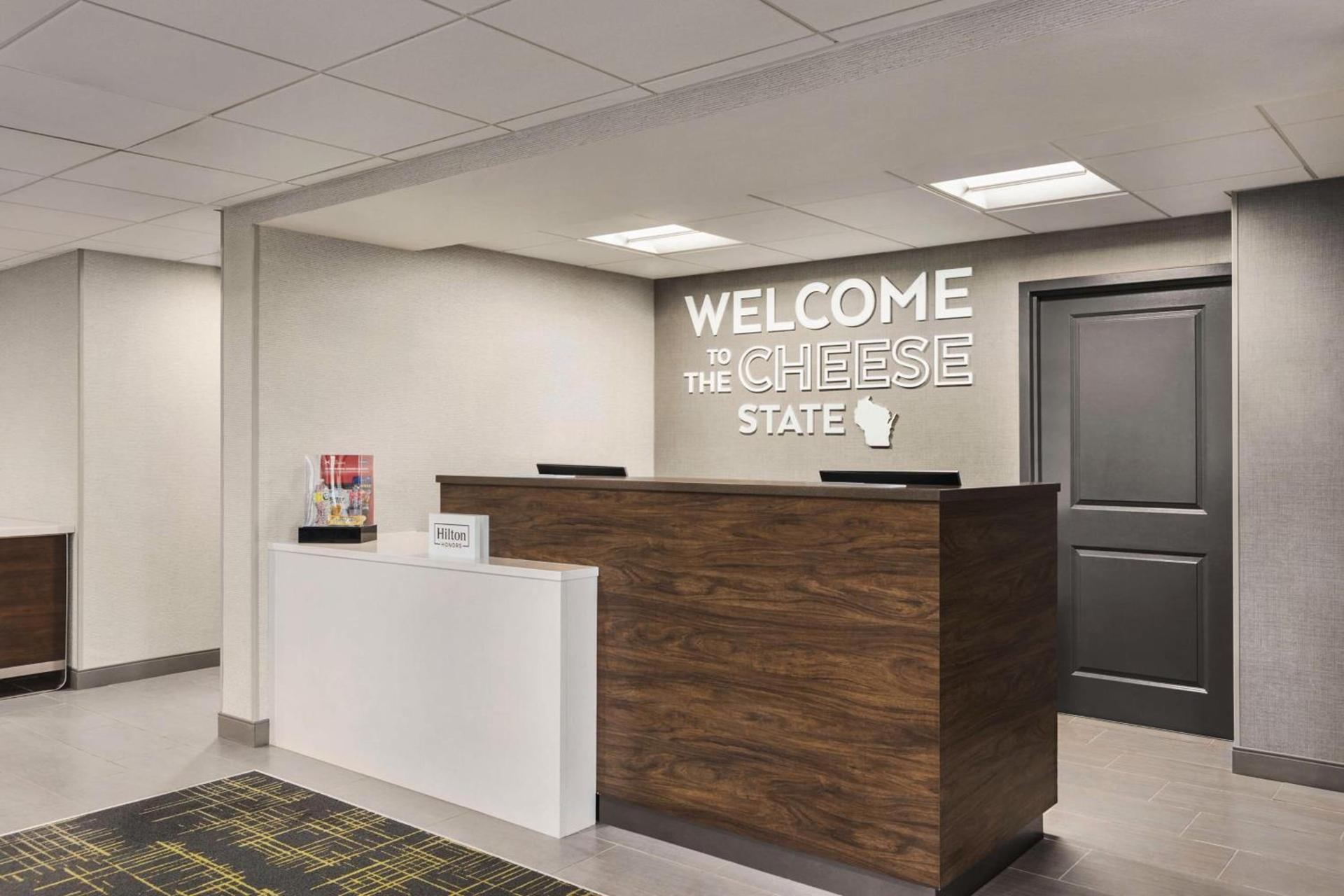Hampton Inn Milwaukee Brookfield photo 15