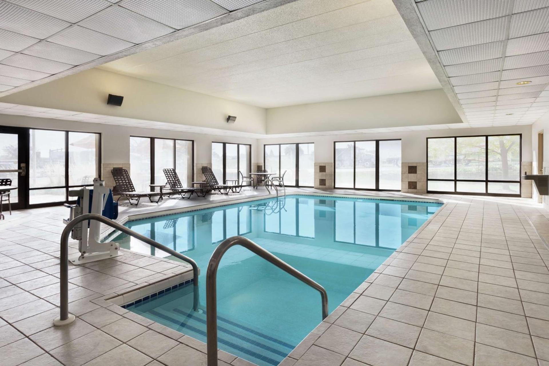 Hampton Inn Milwaukee Brookfield photo 16