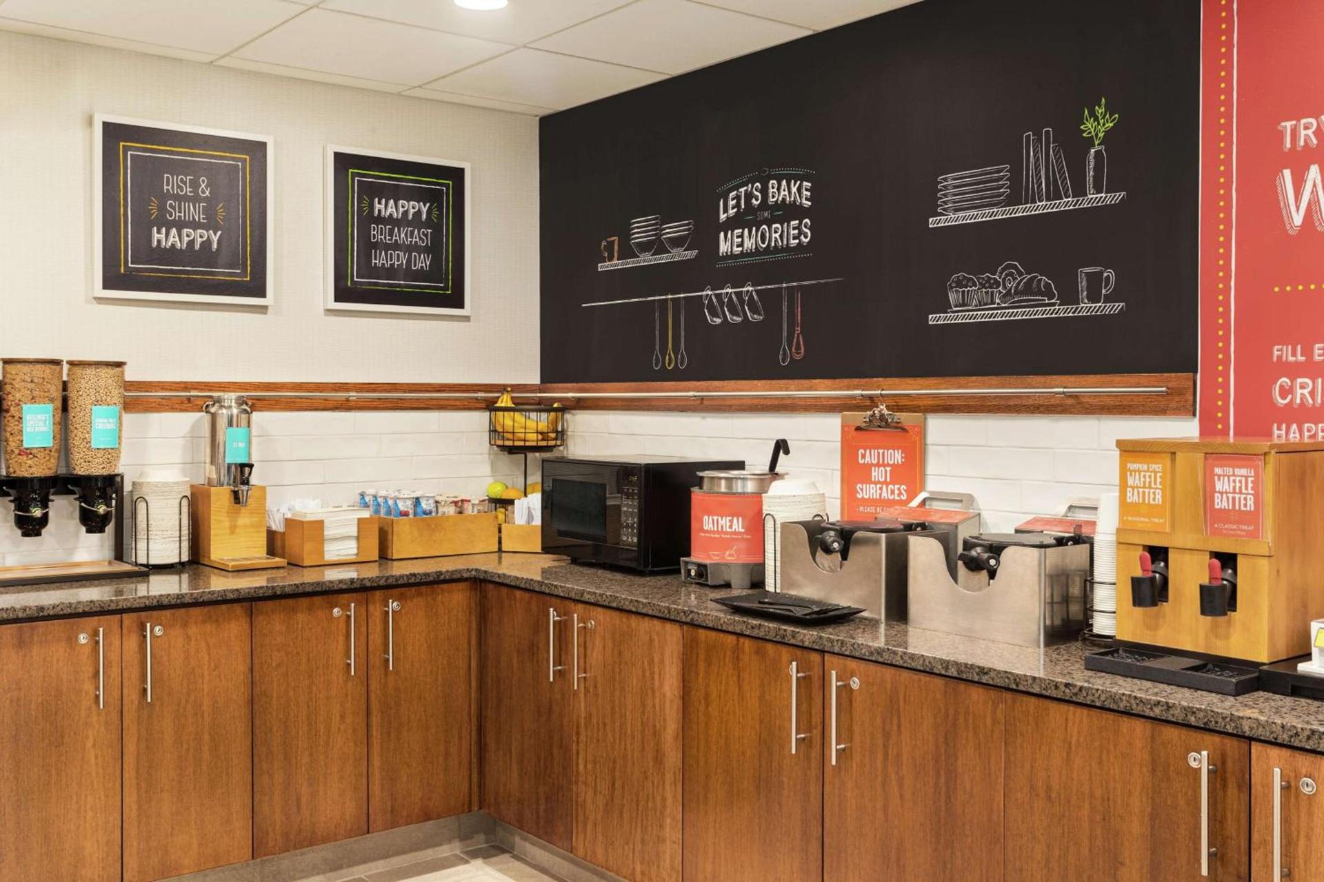 Hampton Inn Milwaukee Brookfield photo 17