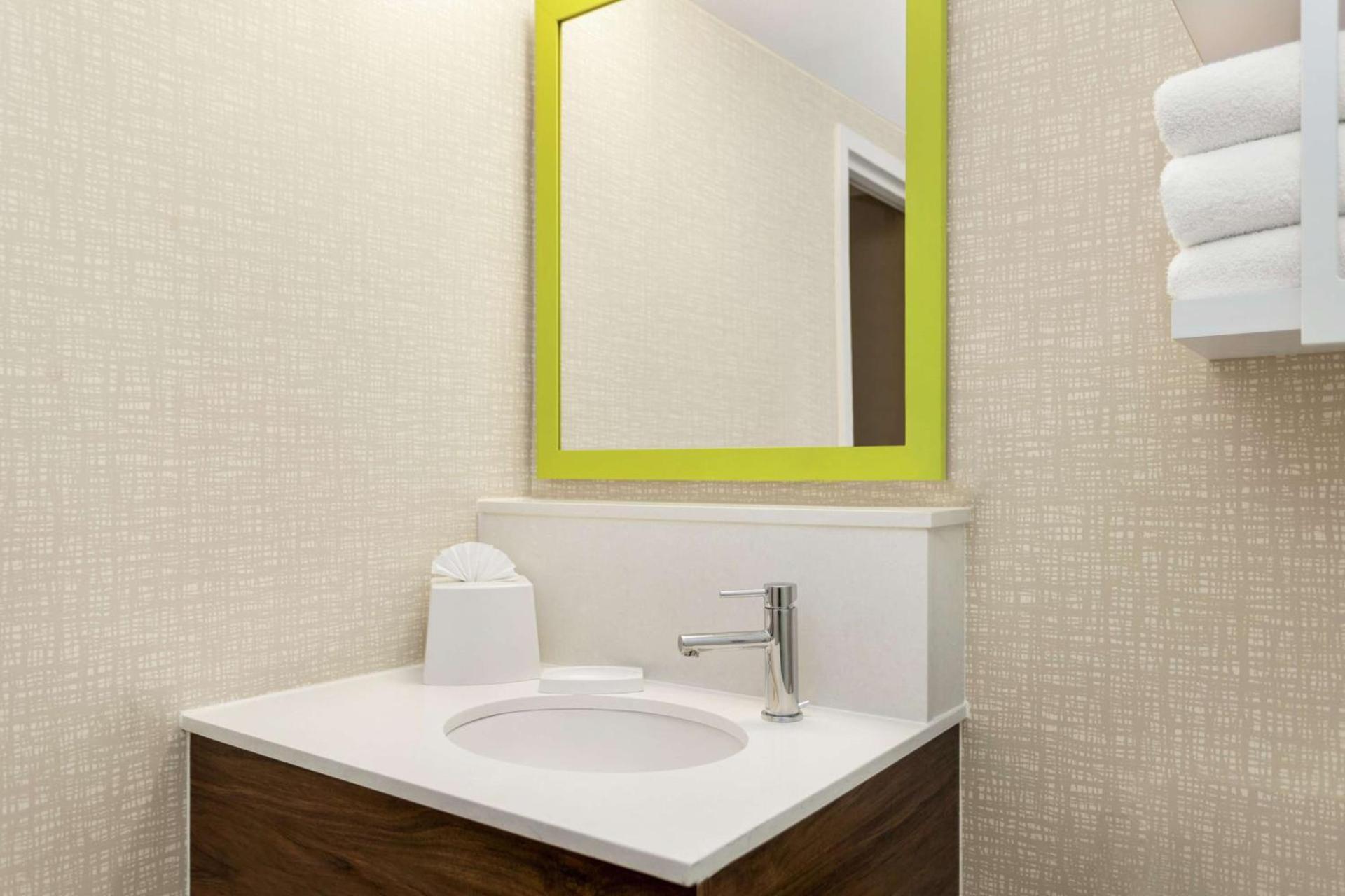 Hampton Inn Milwaukee Brookfield photo 24
