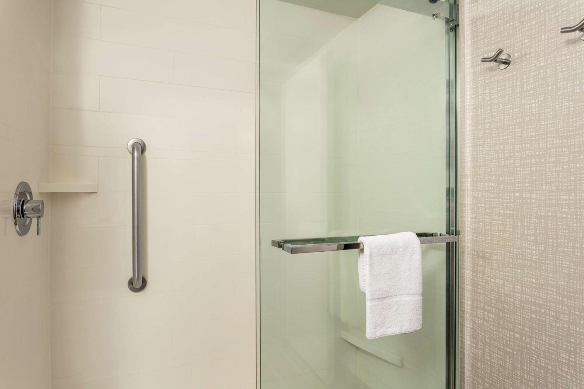 Hampton Inn Milwaukee Brookfield photo 25