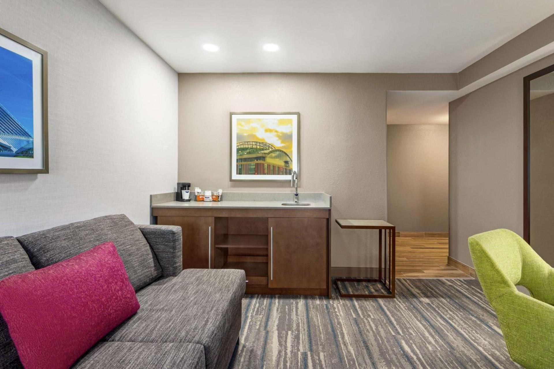 Hampton Inn Milwaukee Brookfield photo 40
