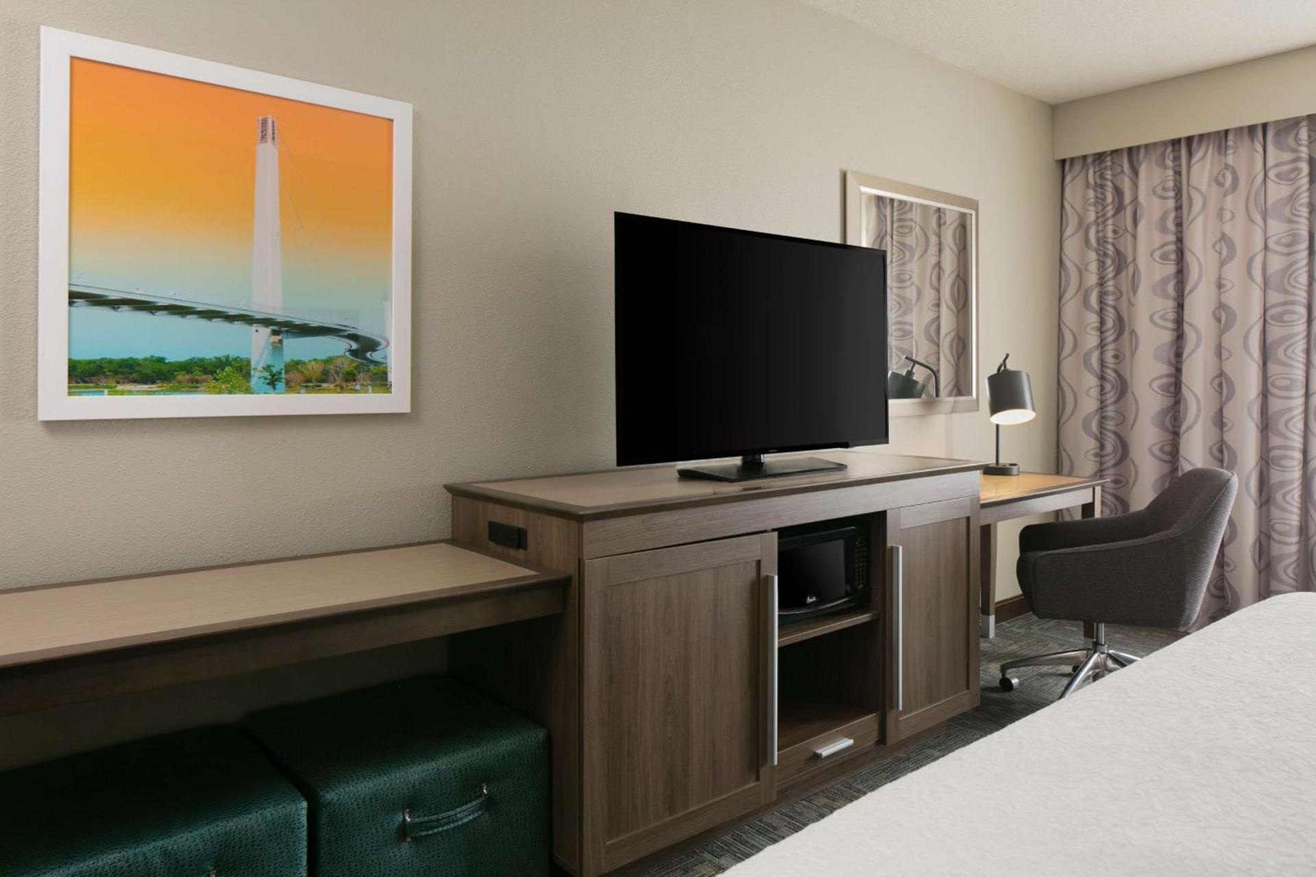 Hampton Inn Council Bluffs photo 12