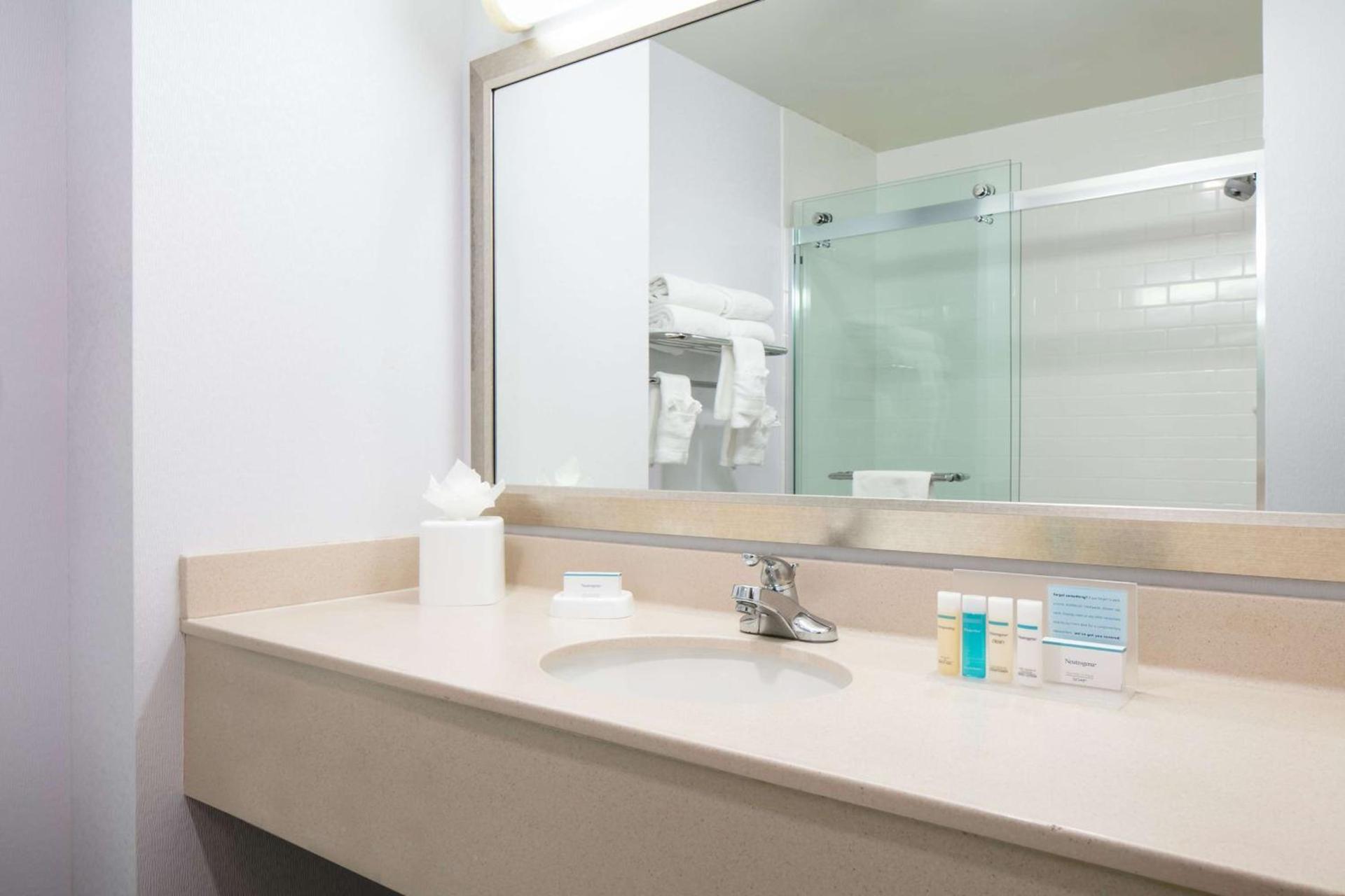 Hampton Inn Council Bluffs photo 14