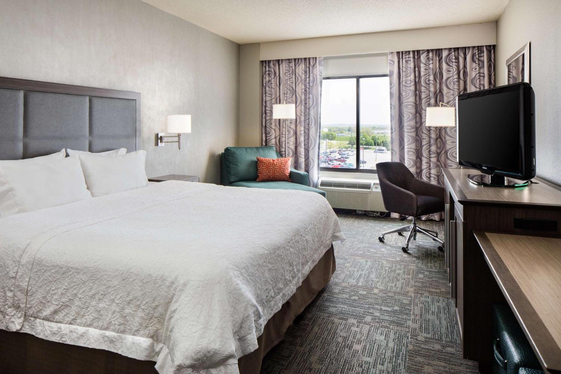 Hampton Inn Council Bluffs photo 16