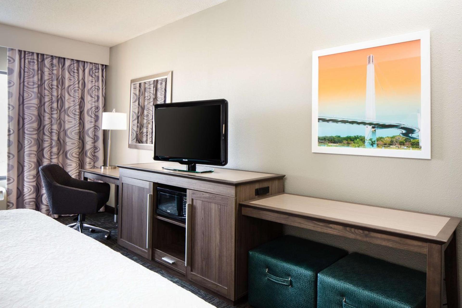 Hampton Inn Council Bluffs photo 17