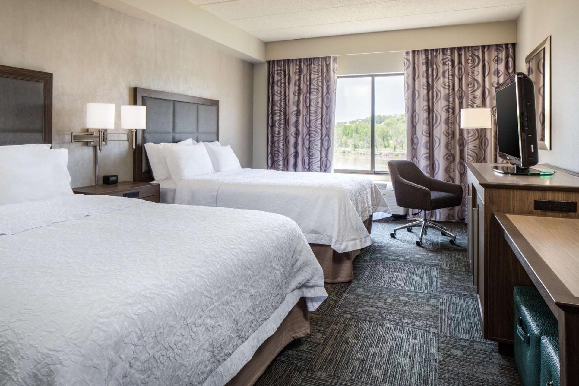 Hampton Inn Council Bluffs photo 18