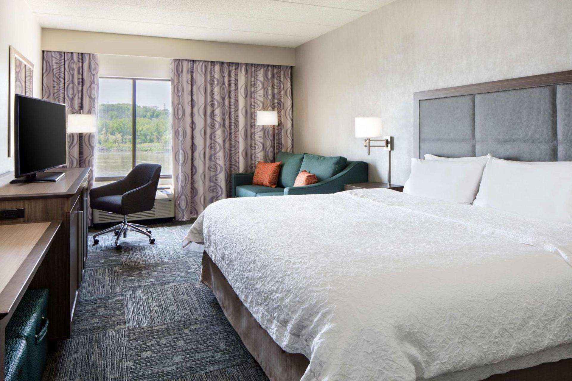 Hampton Inn Council Bluffs photo 19