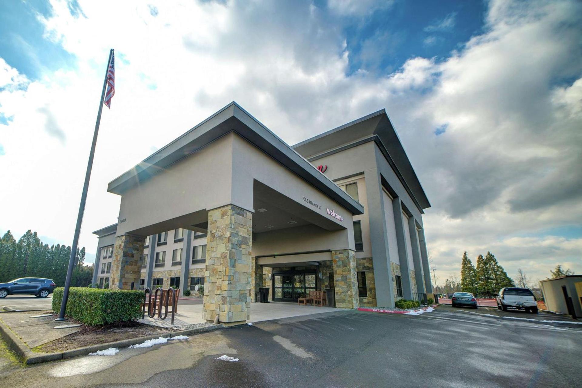 Hampton Inn Portland East photo 2