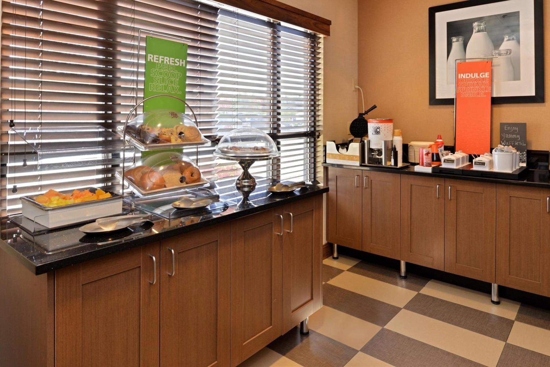 Hampton Inn Portland East photo 10