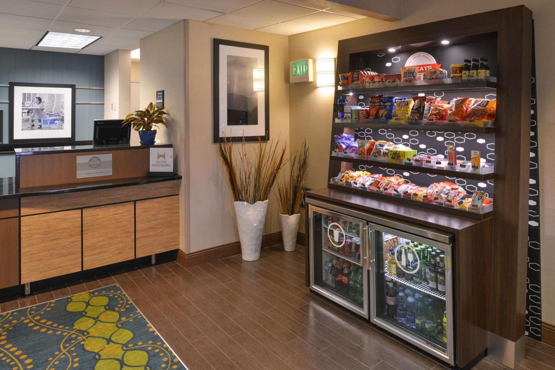 Hampton Inn Portland East photo 14