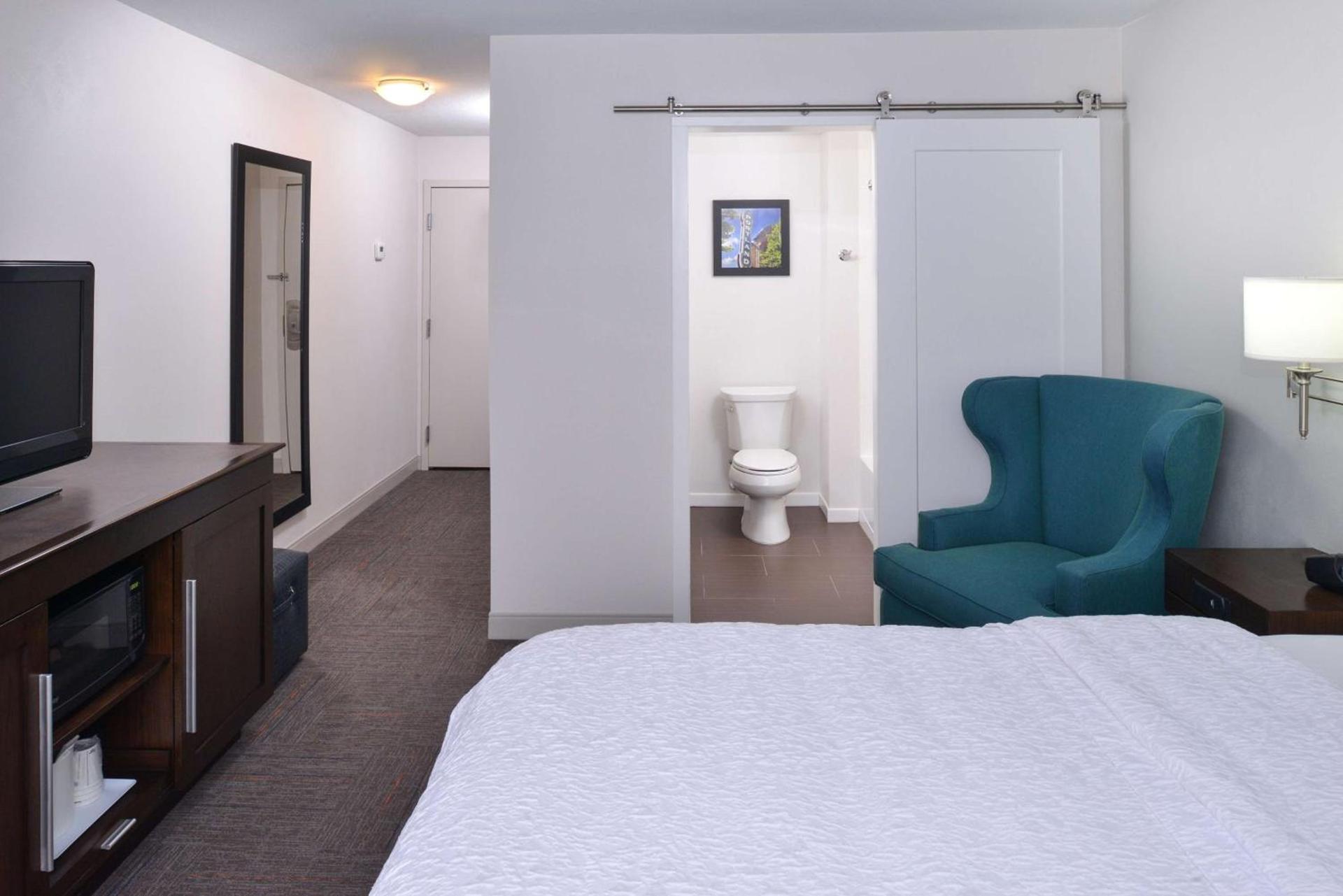 Hampton Inn Portland East photo 17