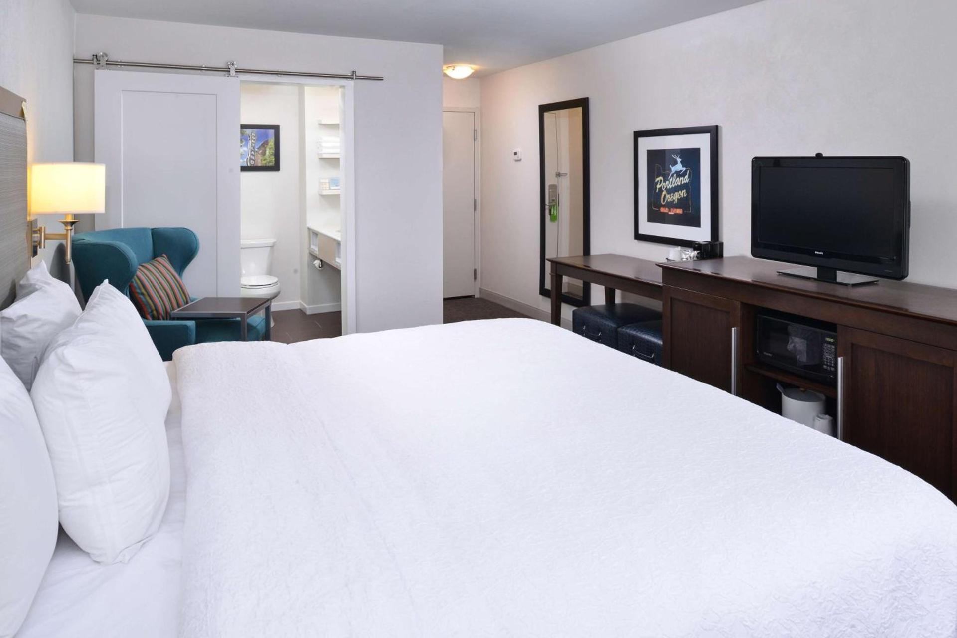 Hampton Inn Portland East photo 20