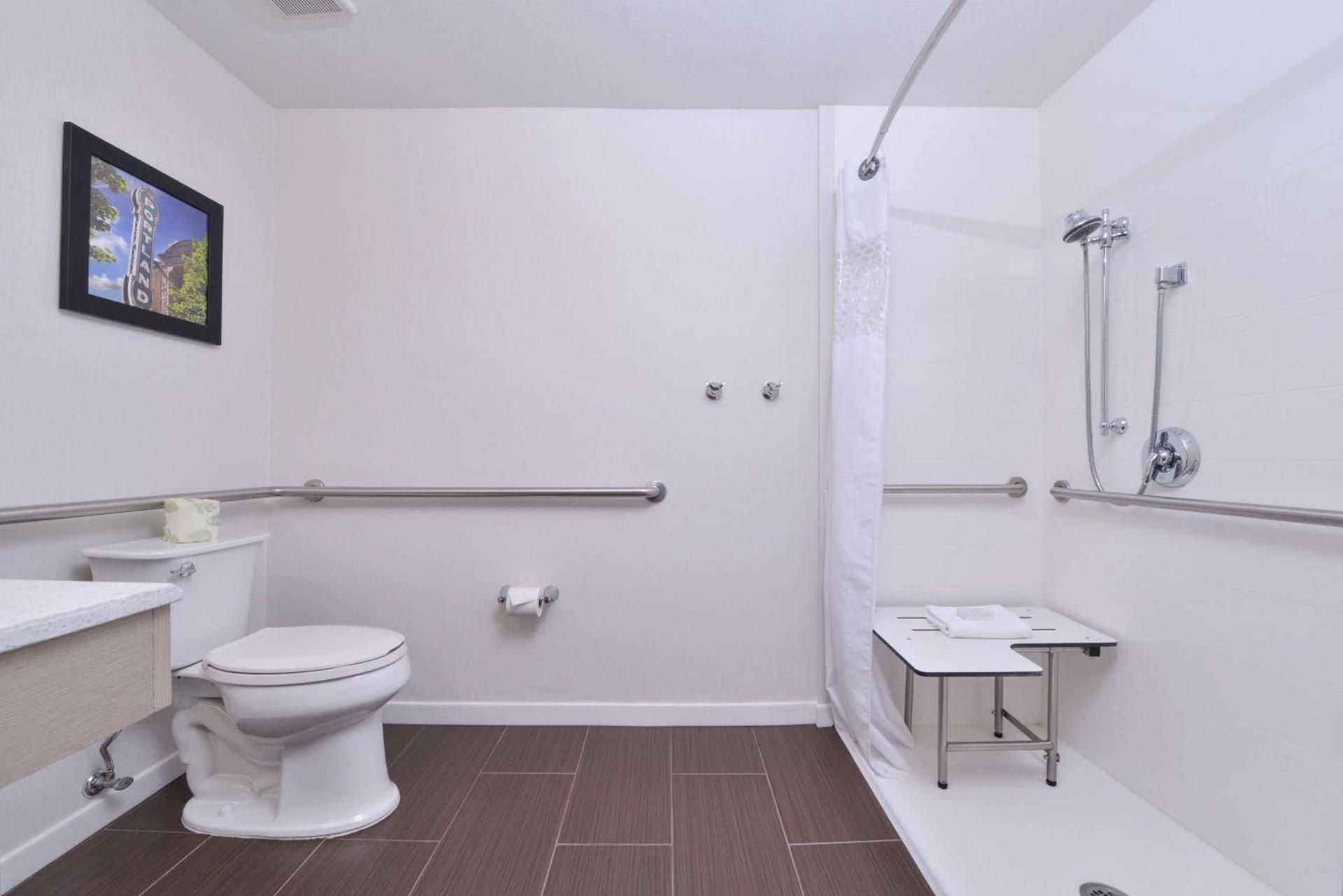 Hampton Inn Portland East photo 23