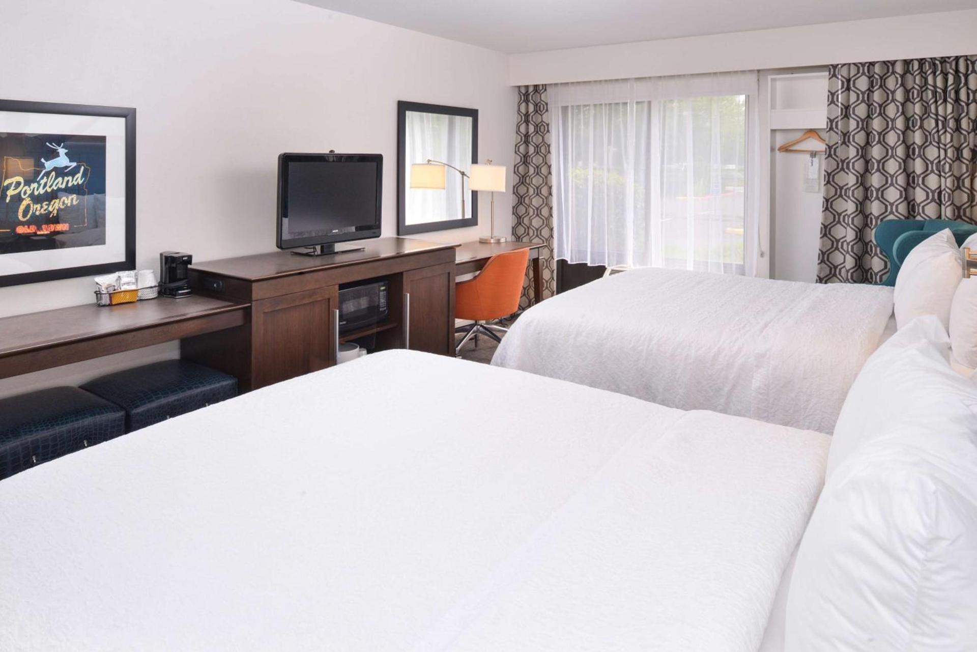 Hampton Inn Portland East photo 36