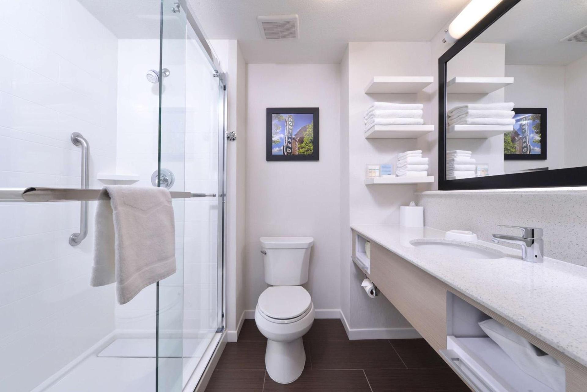 Hampton Inn Portland East photo 44