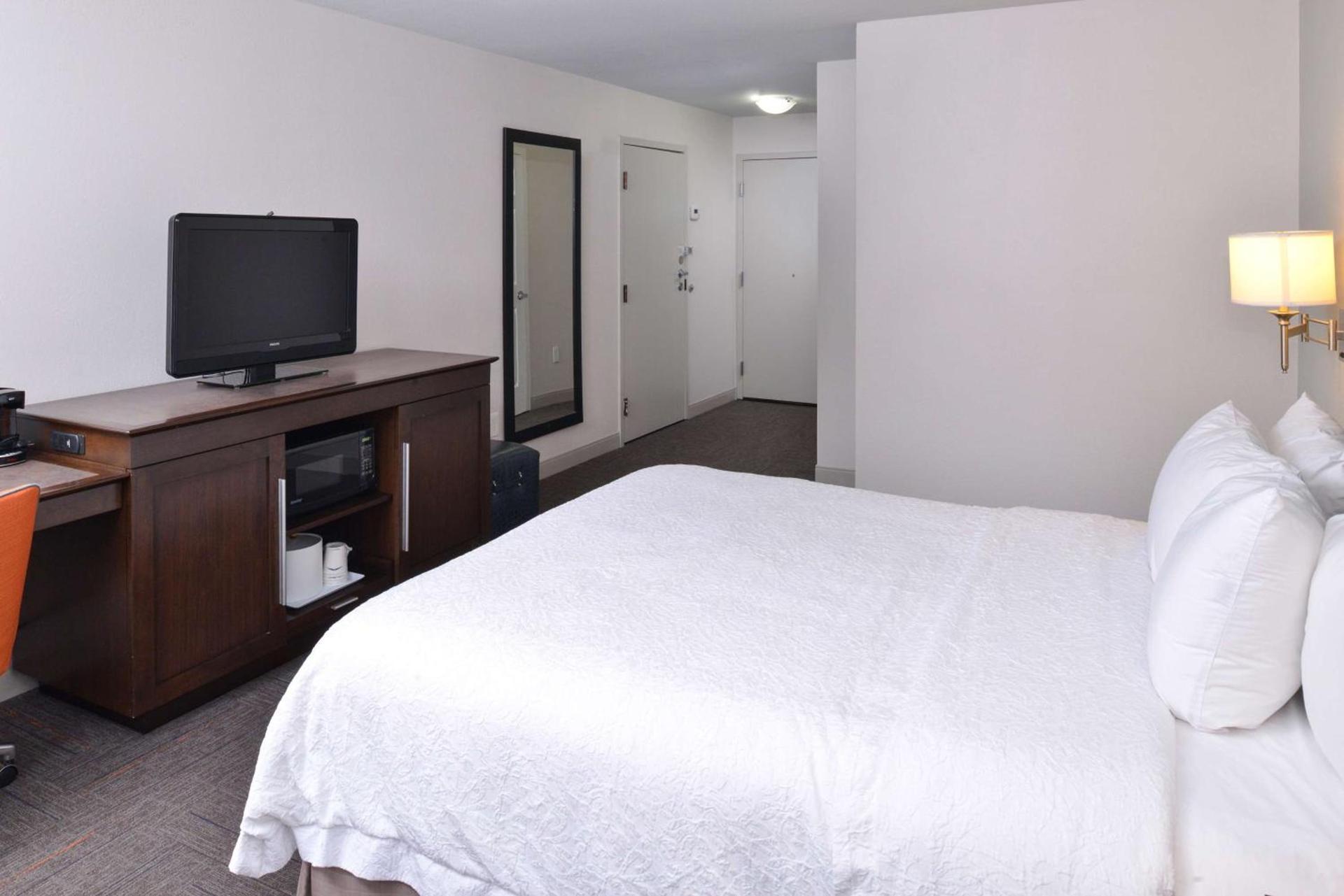 Hampton Inn Portland East photo 46