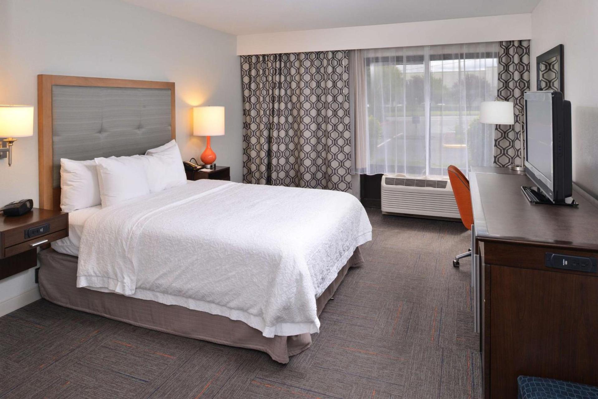 Hampton Inn Portland East photo 45