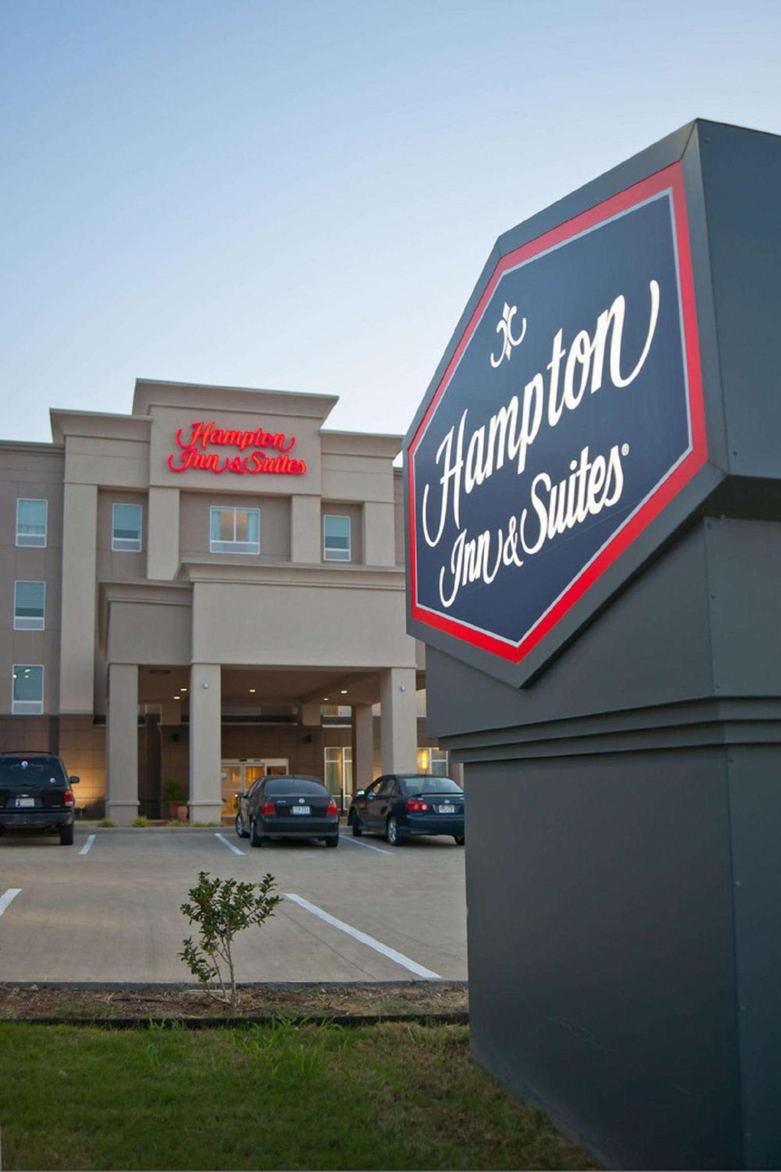 Hampton Inn & Suites Denison photo 2