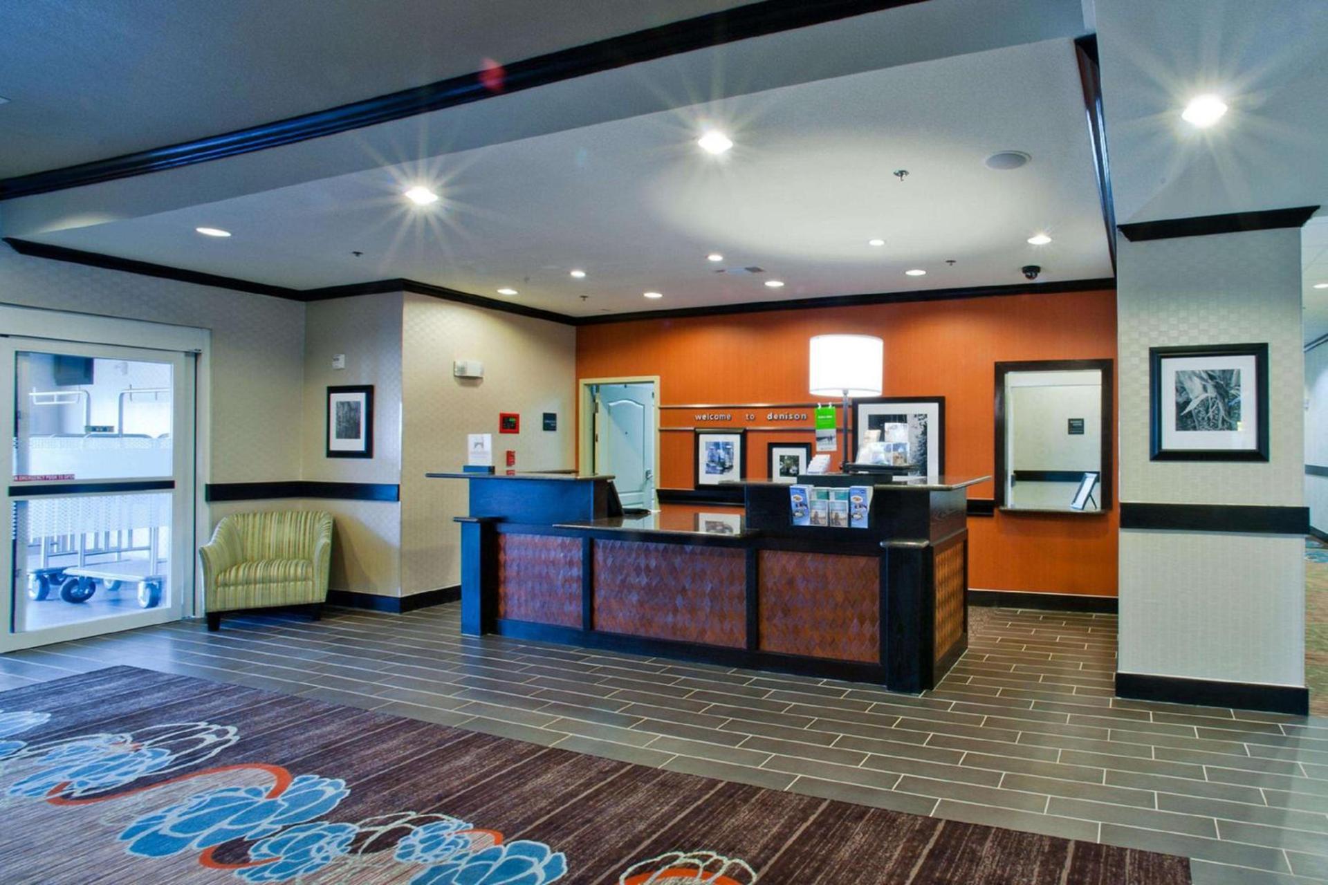 Hampton Inn & Suites Denison photo 8